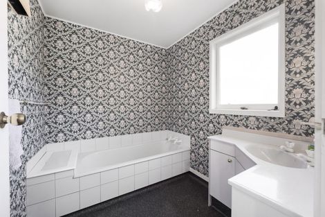 Photo of property in 6 Tirita Street, Kawaha Point, Rotorua, 3010