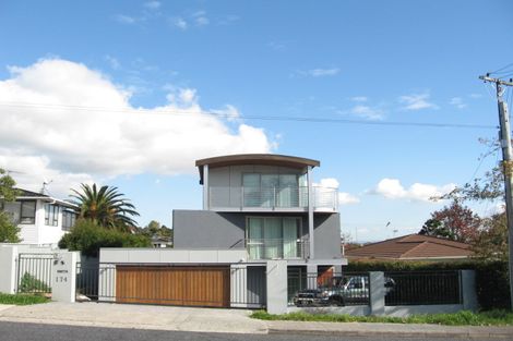Photo of property in 174 Bleakhouse Road, Mellons Bay, Auckland, 2014