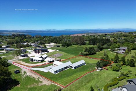 Photo of property in 5 Lens Way, Acacia Bay, Taupo, 3385