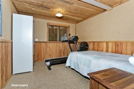 Photo of property in 28 Lavery Place, Sunnynook, Auckland, 0632