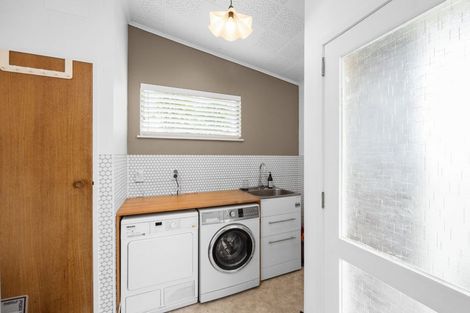 Photo of property in 1 Ashford Place, Havelock North, 4130