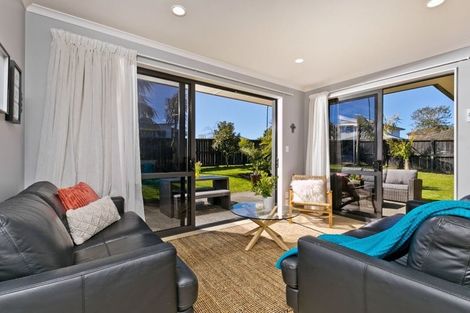 Photo of property in 7 Lemon Grove Lane, Greenhithe, Auckland, 0632