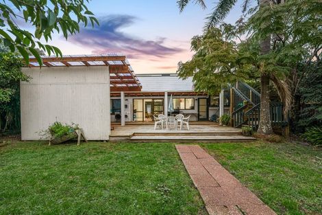 Photo of property in 214a Edmonton Road, Te Atatu South, Auckland, 0610