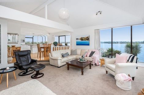 Photo of property in 23 Cumbrian Place, Conifer Grove, Takanini, 2112