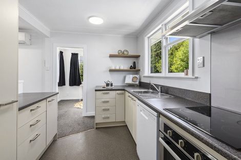 Photo of property in 12 Takatimu Way, Johnsonville, Wellington, 6037