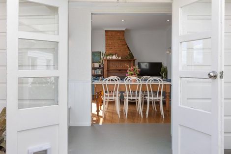 Photo of property in 54 Belt Road, New Plymouth, 4310