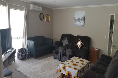 Photo of property in 13 Aragon Grove, Kingsley Heights, Upper Hutt, 5018