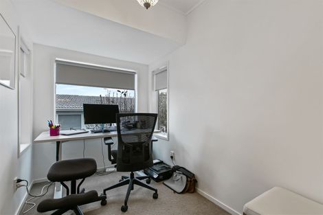 Photo of property in 24 Holdaway Avenue, Northcote, Auckland, 0627