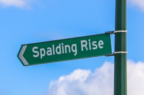 Photo of property in 18 Spalding Rise, Golflands, Auckland, 2013