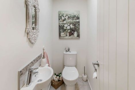 Photo of property in 98 Rosalie Terrace, Kelvin Grove, Palmerston North, 4414