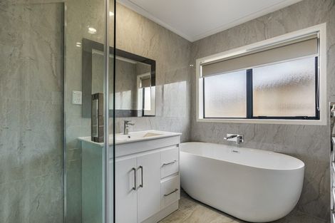 Photo of property in 13 Attymon Lane, East Tamaki, Auckland, 2016