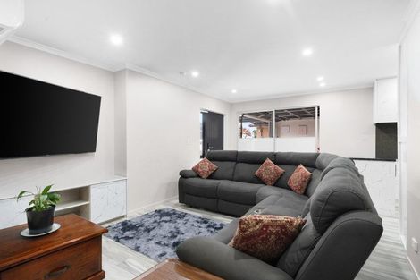 Photo of property in Oakwood Manor, 608c Massey Road, Mangere, Auckland, 2022