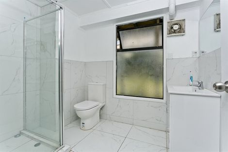 Photo of property in 449 Glenfield Road, Glenfield, Auckland, 0629