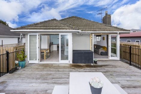 Photo of property in 16 Robertson Street, Elderslea, Upper Hutt, 5018