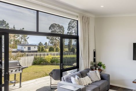 Photo of property in 71 John Norrie Place, Motuoapa, 3382