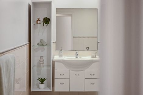 Photo of property in 2 Stonebridge Road, Temple View, Hamilton, 3289