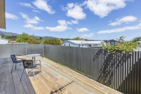 Photo of property in 32a Aniseed Grove, Timberlea, Upper Hutt, 5018