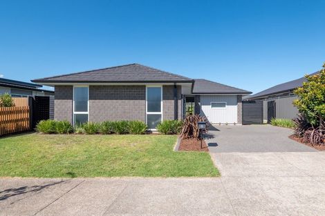 Photo of property in 18 Tabraham Crescent, Pyes Pa, Tauranga, 3112
