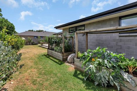 Photo of property in 370 One Tree Point Road, One Tree Point, 0118