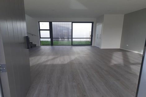 Photo of property in 16 Karoro Road, One Tree Point, 0118