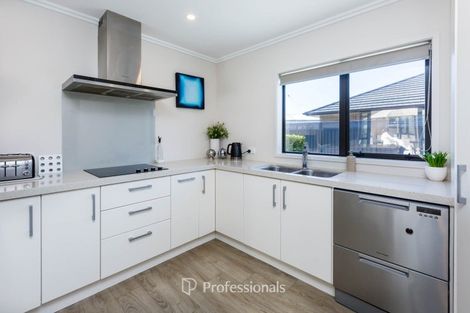 Photo of property in 27 Somerby Mews, Silverstream, Upper Hutt, 5019