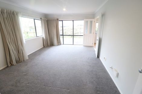 Photo of property in 12 Thomas Hamer Place, Greenhithe, Auckland, 0632