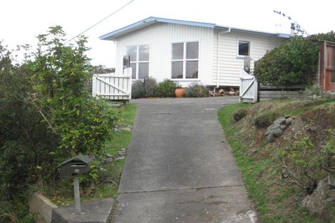 Photo of property in 23 Cotswold Crescent, Newlands, Wellington, 6037