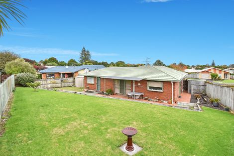 Photo of property in 15 Tonson Place, Weymouth, Auckland, 2103