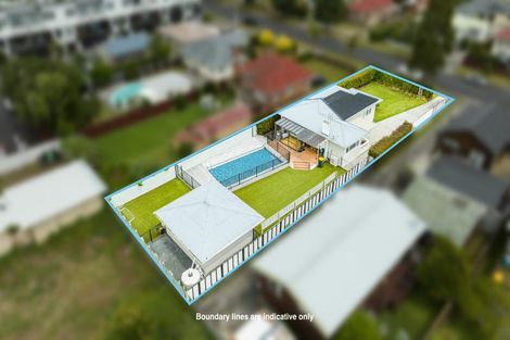 Photo of property in 13 Peachgrove Road, Te Atatu Peninsula, Auckland, 0610