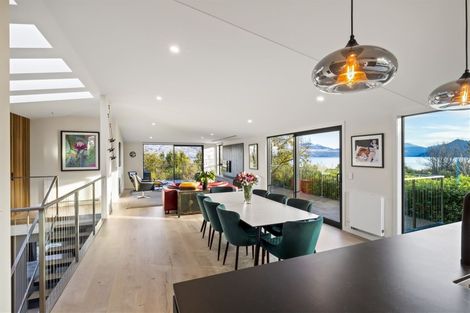 Photo of property in 34 Cedar Drive, Kelvin Heights, Queenstown, 9300