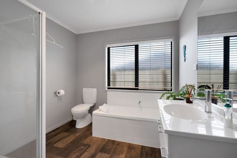 Photo of property in 20a Estate Grove, Inglewood, 4330