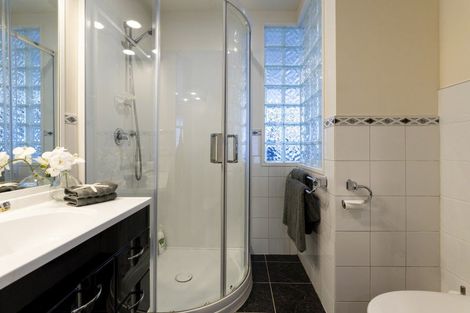 Photo of property in 2/227 Lake Terrace, Waipahihi, Taupo, 3330