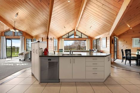 Photo of property in 30 Stonebridge Road, Temple View, Hamilton, 3289