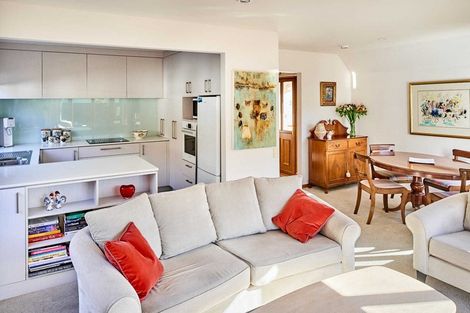 Photo of property in 2/130 Muritai Road, Eastbourne, Lower Hutt, 5013