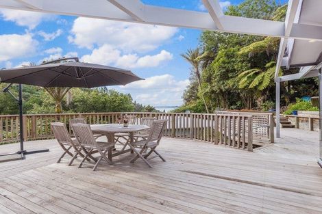 Photo of property in 46 Wood Bay Road, Titirangi, Auckland, 0604