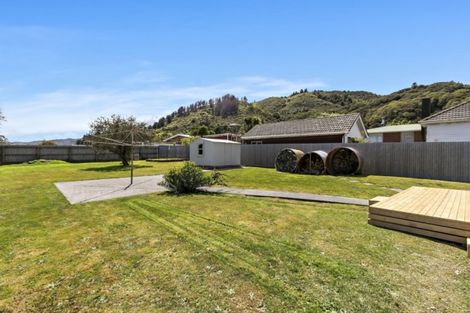 Photo of property in 15 Wright Street, Wainuiomata, Lower Hutt, 5014