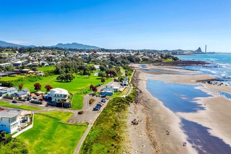 Photo of property in Weekeston Apartments, 2 Nobs Line, Strandon, New Plymouth, 4312