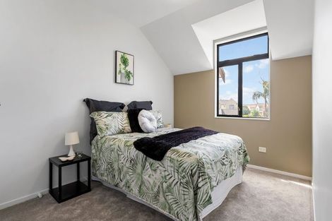 Photo of property in 3/8 Tuscany Way, Te Atatu Peninsula, Auckland, 0610