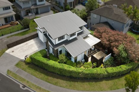 Photo of property in 22 Midhurst Avenue, Henderson, Auckland, 0612