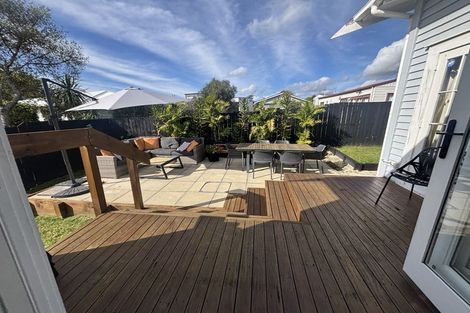Photo of property in 2b Neil Avenue, Te Atatu Peninsula, Auckland, 0610