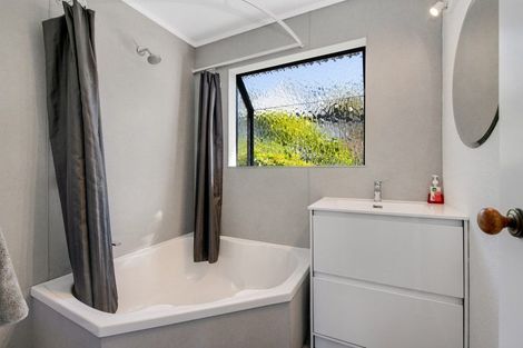 Photo of property in 12 Emery Grove, Bayview, Auckland, 0629