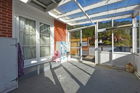 Photo of property in 485a Stokes Valley Road, Stokes Valley, Lower Hutt, 5019