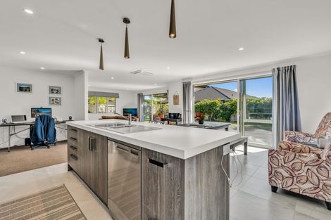 Photo of property in 11 Kaurinui Crescent, One Tree Point, 0118