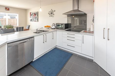 Photo of property in 2 Gilligan Close, College Estate, Whanganui, 4500