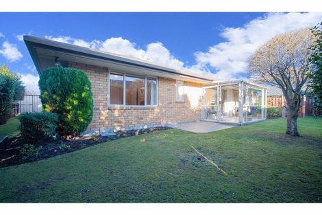 Photo of property in 15 Villa Grove, Ilam, Christchurch, 8041