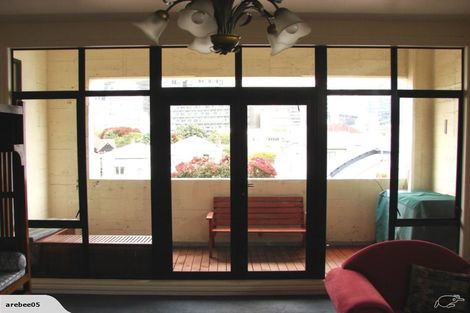 Photo of property in Endeavour Apartments, 13/125 Thorndon Quay, Pipitea, Wellington, 6011