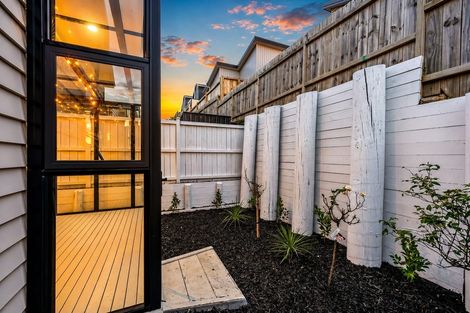 Photo of property in 37 Puwha Street, Massey, Auckland, 0614
