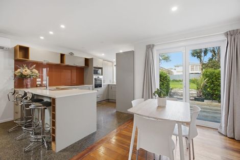 Photo of property in 35 Hine Street, New Plymouth, 4310