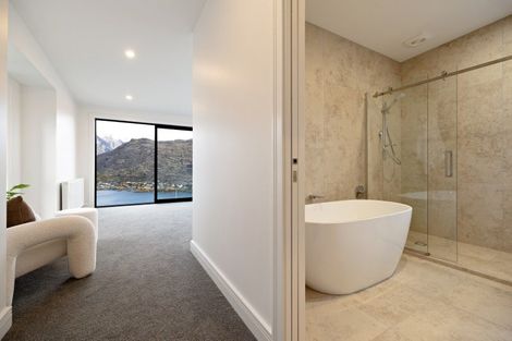 Photo of property in 6 Florence Close, Queenstown Hill, Queenstown, 9300