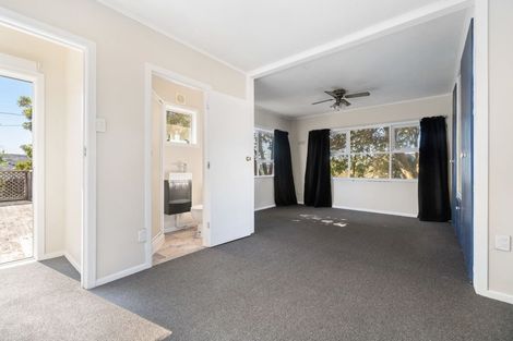 Photo of property in 154 Hepburn Road, Glendene, Auckland, 0602